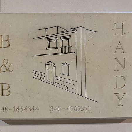 Handy 브린디시 외부 사진