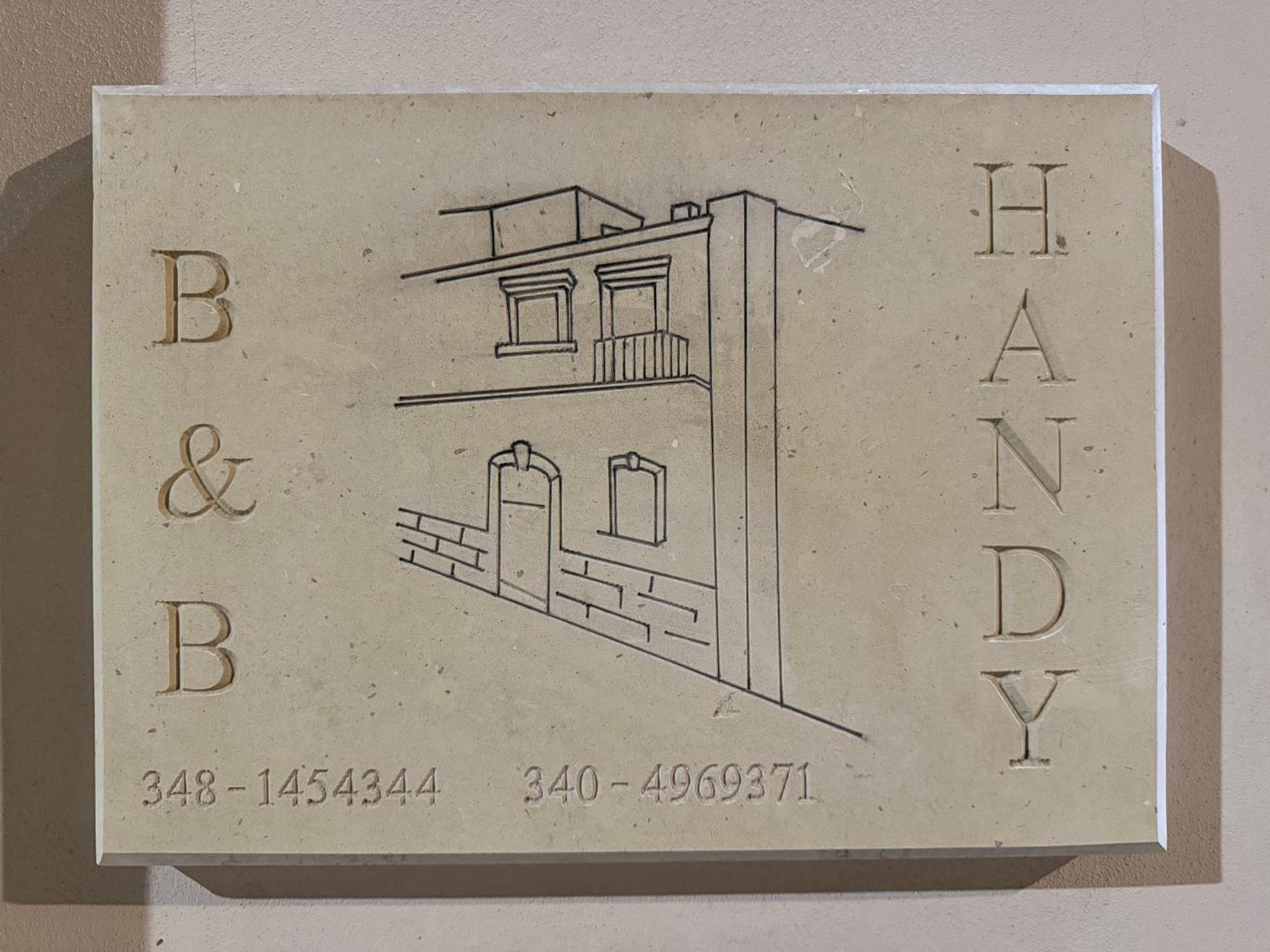 Handy 브린디시 외부 사진